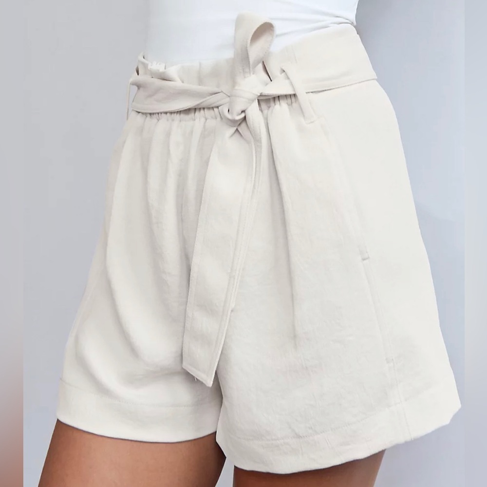Aritzia Wilfred Paperbag Shorts